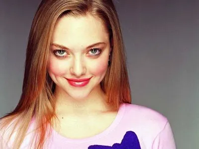 Amanda Seyfried Women's Junior Cut Crewneck T-Shirt