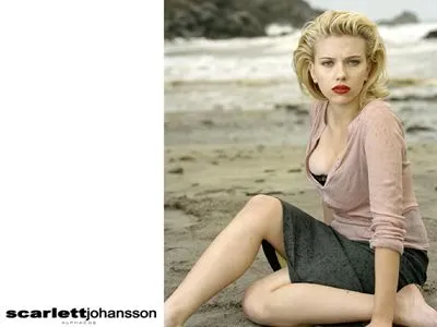 Scarlett Johansson 11oz Metallic Silver Mug