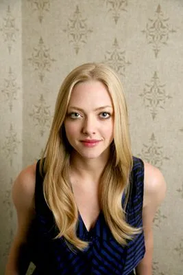 Amanda Seyfried Men's V-Neck T-Shirt