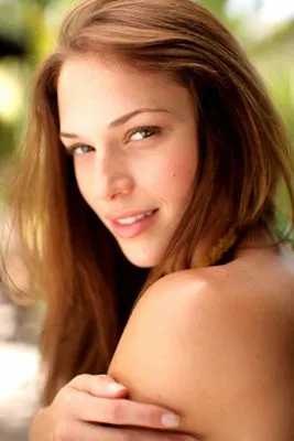 Amanda Righetti 14x17