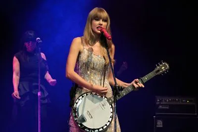 Taylor Swift 10oz Frosted Mug