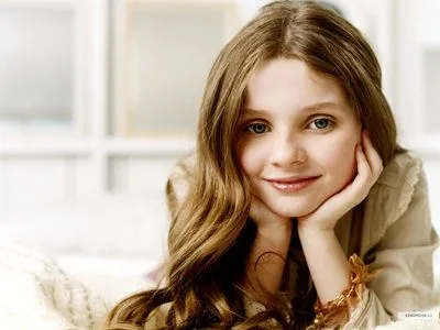 Abigail Breslin Prints and Posters