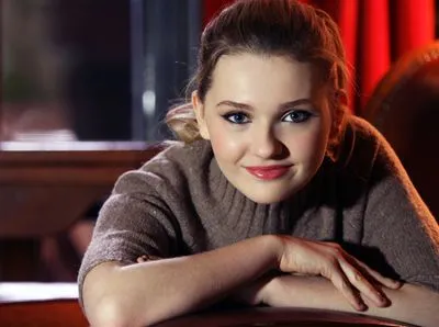 Abigail Breslin Prints and Posters