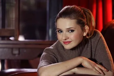 Abigail Breslin Prints and Posters