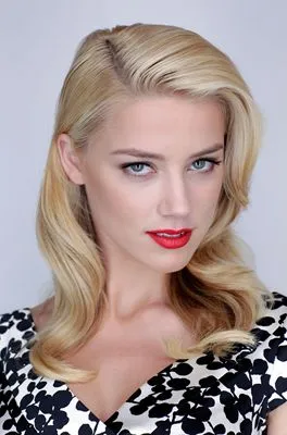 Amber Heard 10oz Frosted Mug