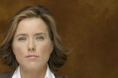 Tea Leoni Poster