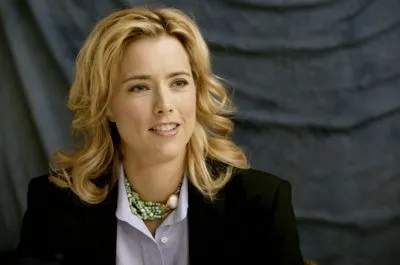 Tea Leoni Poster