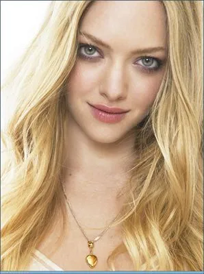 Amanda Seyfried Prints and Posters