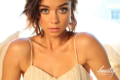 Sarah Hyland 11oz White Mug