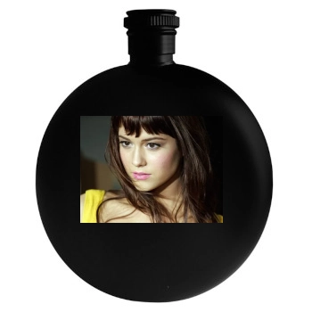 Mary Elizabeth Winstead Round Flask