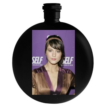 Mary Elizabeth Winstead Round Flask