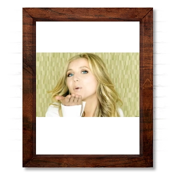 Sarah Chalke 14x17