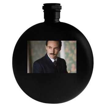 Alessandro Nivola Round Flask