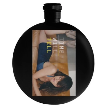 Aubrey Plaza Round Flask