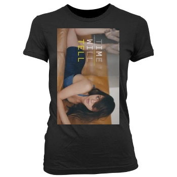 Aubrey Plaza Women's Junior Cut Crewneck T-Shirt