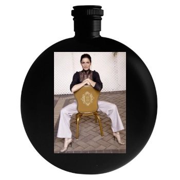 Amanda Peet Round Flask