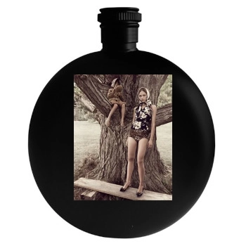 Sasha Pivovarova Round Flask