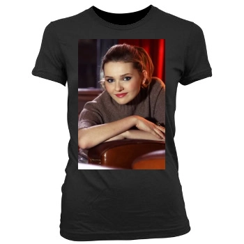 Abigail Breslin Women's Junior Cut Crewneck T-Shirt