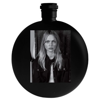 Sasha Pivovarova Round Flask