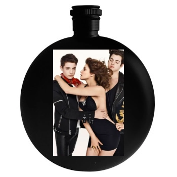 Stephanie Seymour Round Flask