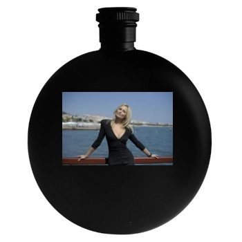 Adriana Karembeu Round Flask