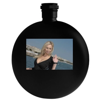 Adriana Karembeu Round Flask