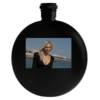 Adriana Karembeu Round Flask