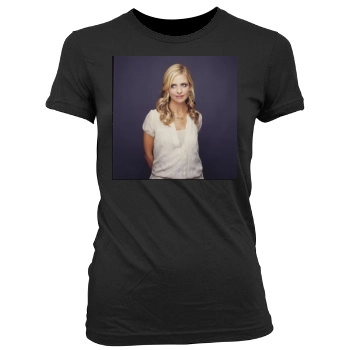 Sarah Michelle Gellar Women's Junior Cut Crewneck T-Shirt