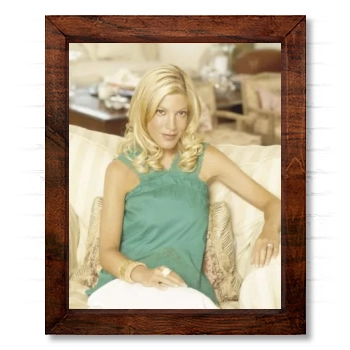 Tori Spelling 14x17