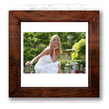 Tori Spelling 6x6