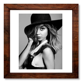 Sarah Hyland 12x12