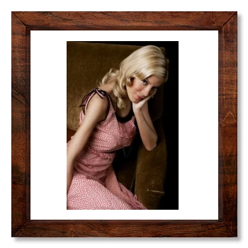 Tori Spelling 12x12