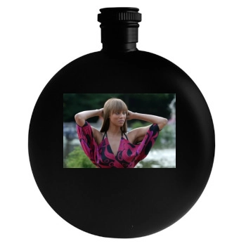 Tyra Banks Round Flask