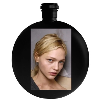 Sasha Pivovarova Round Flask