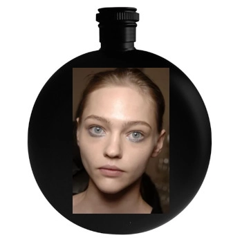 Sasha Pivovarova Round Flask