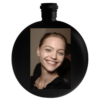 Sasha Pivovarova Round Flask