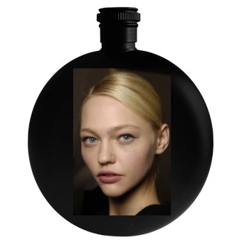 Sasha Pivovarova Round Flask