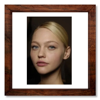 Sasha Pivovarova 12x12