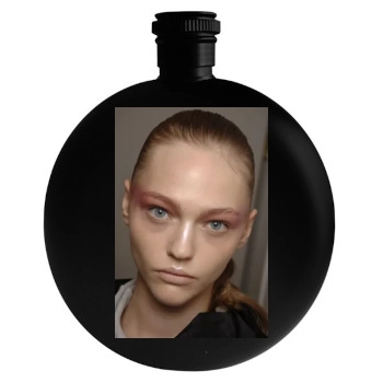 Sasha Pivovarova Round Flask