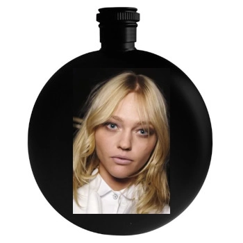 Sasha Pivovarova Round Flask