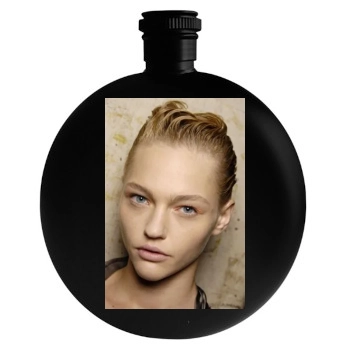 Sasha Pivovarova Round Flask