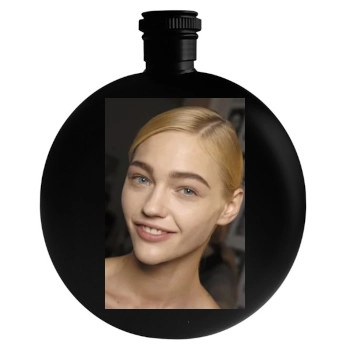 Sasha Pivovarova Round Flask