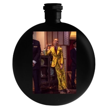 Sasha Pivovarova Round Flask