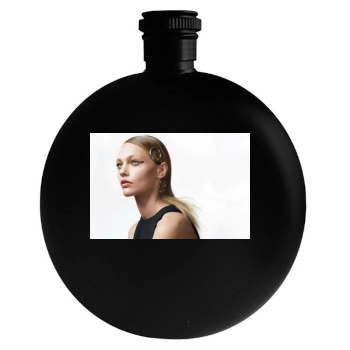 Sasha Pivovarova Round Flask