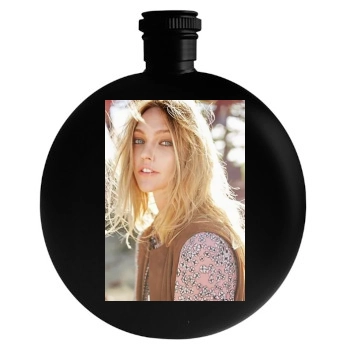 Sasha Pivovarova Round Flask