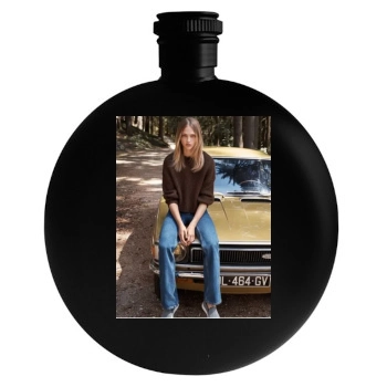 Sasha Pivovarova Round Flask