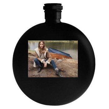 Sasha Pivovarova Round Flask