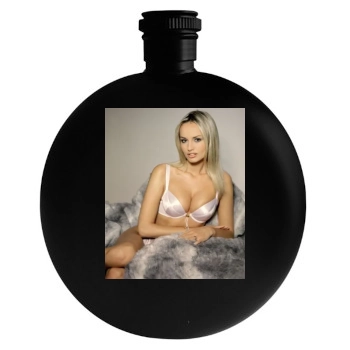 Adriana Karembeu Round Flask