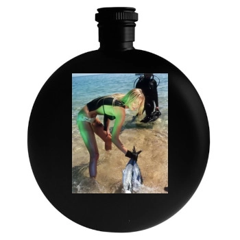 Adriana Karembeu Round Flask