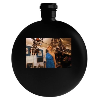 Adriana Karembeu Round Flask